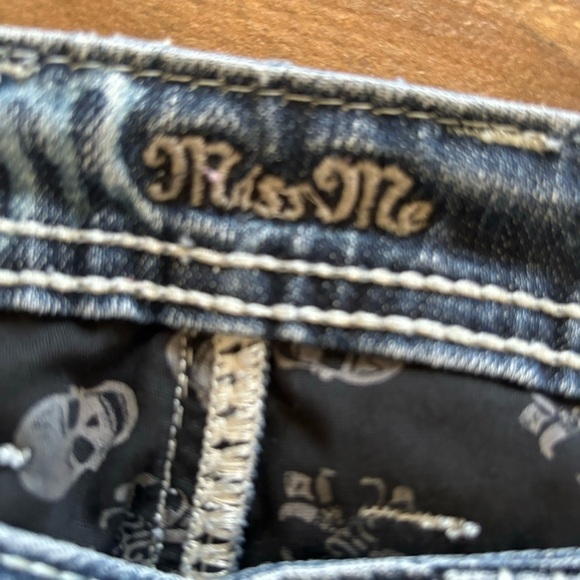 Miss Me jeans Size 26 33” inseam - Picture 9 of 12